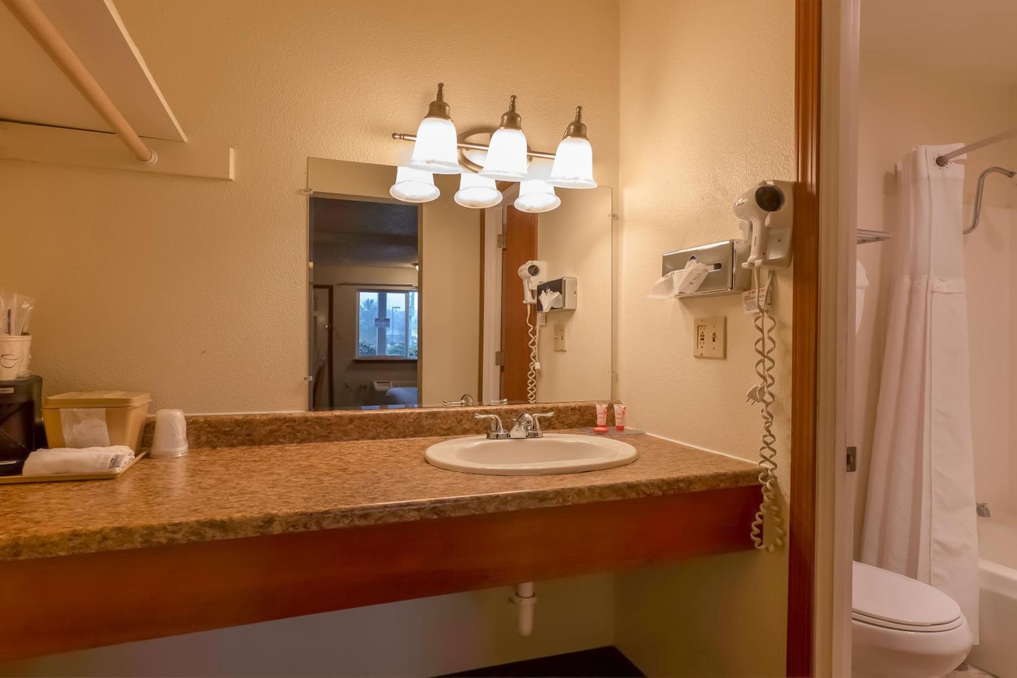 Oyo Hotel Chehalis I-5 South ภายนอก รูปภาพ
