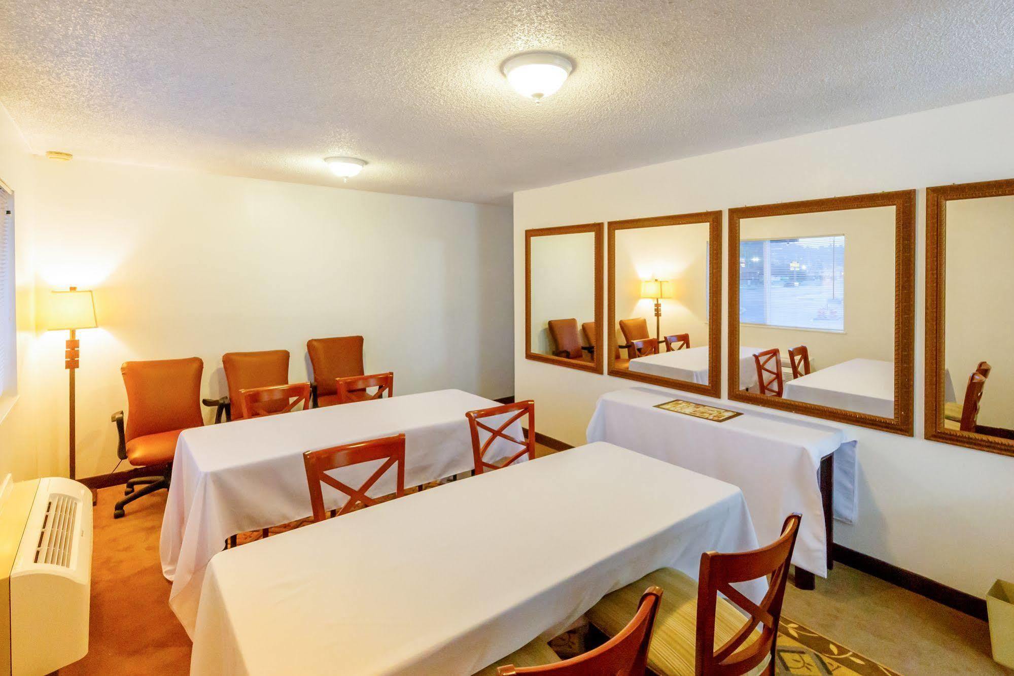 Oyo Hotel Chehalis I-5 South ภายนอก รูปภาพ